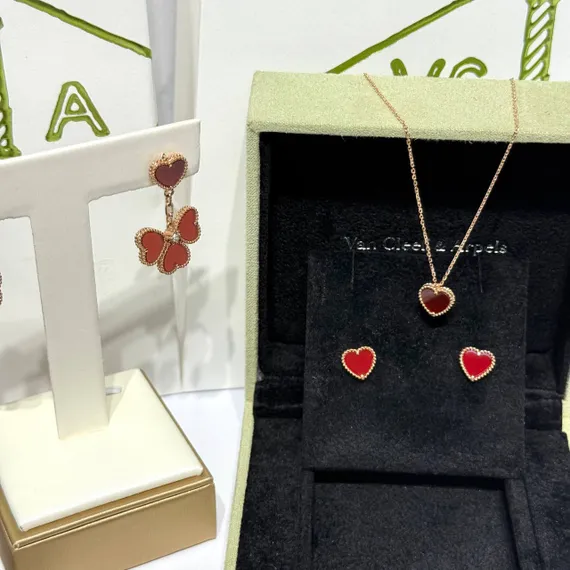 Серьги VAN CLEEF & ARPELS Sweet Hearts
