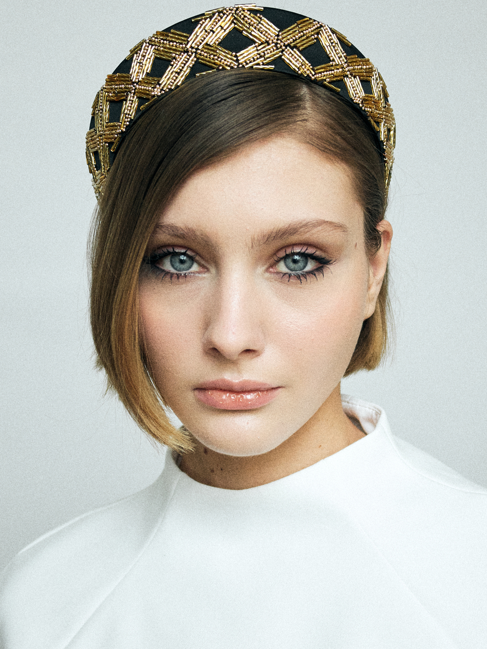 Кокошник S с золотым стеклярусом