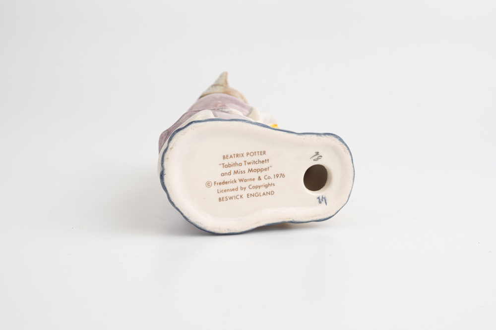 Статуэтка «Кошка миссис Табита Твитчит и непослушная мисс Моппет»