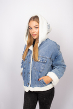 джинсовая куртка с мехом с капюшоном купить