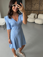 Короткое платье в цветок