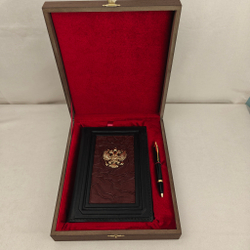 Набор "Ежедневник "Герб РФ" (бел). из натуральной кожи со съемной обложкой и ручкой "