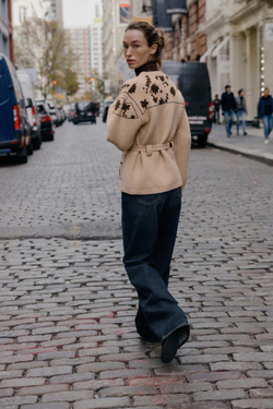 ZARA КАРДИГАН ИЗ ШЕРСТИ С ВЫШИВКОЙ В ВИДЕ ЦВЕТОВ И ПОЯСОМ, БЕЖЕВЫЙ