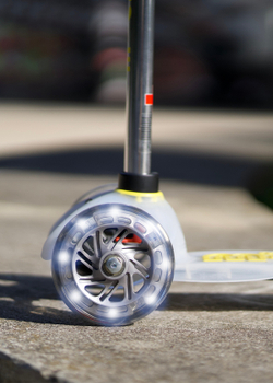 Самокат Mini Micro Deluxe Flux LED неоновый желтый