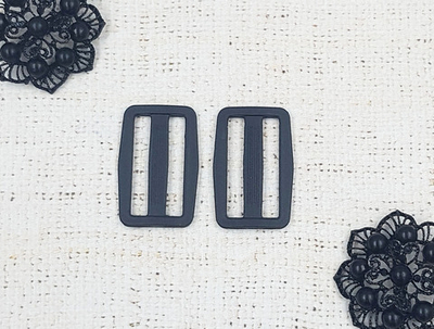 Пряжка двухщелевая, пластик 3,7 см, чёрный