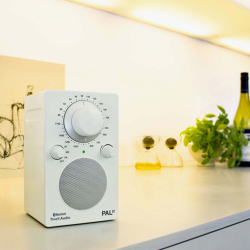 Tivoli PAL BT Белый [White]— портативный радиоприемник с Bluetooth