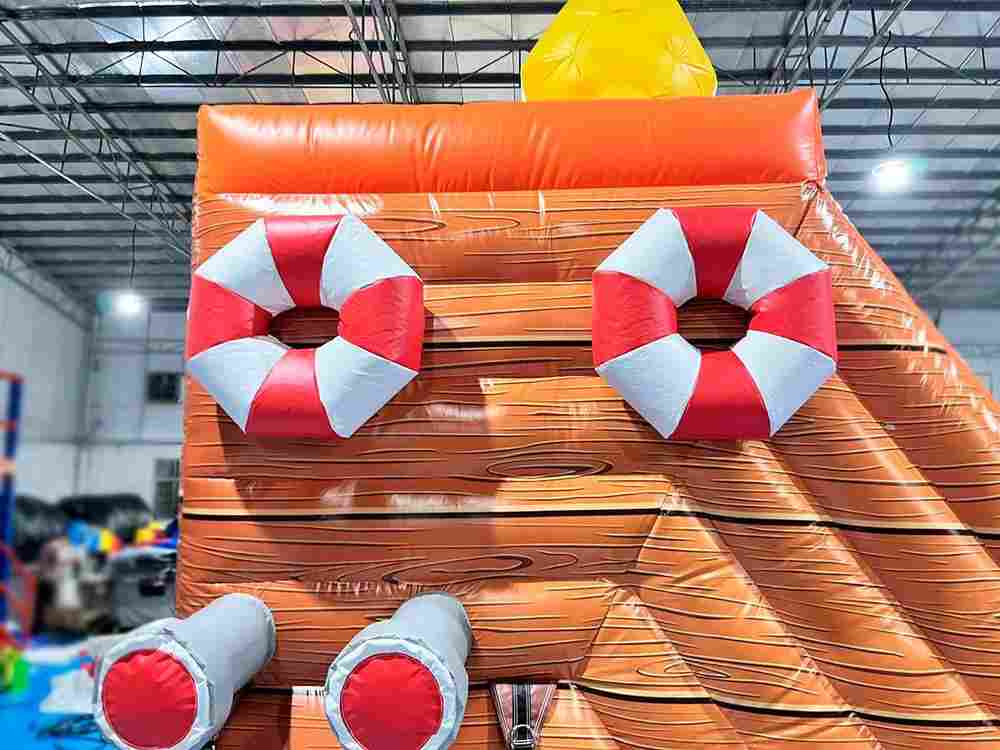 Надувной батут "Веселый кораблик", 7x5x5 м.