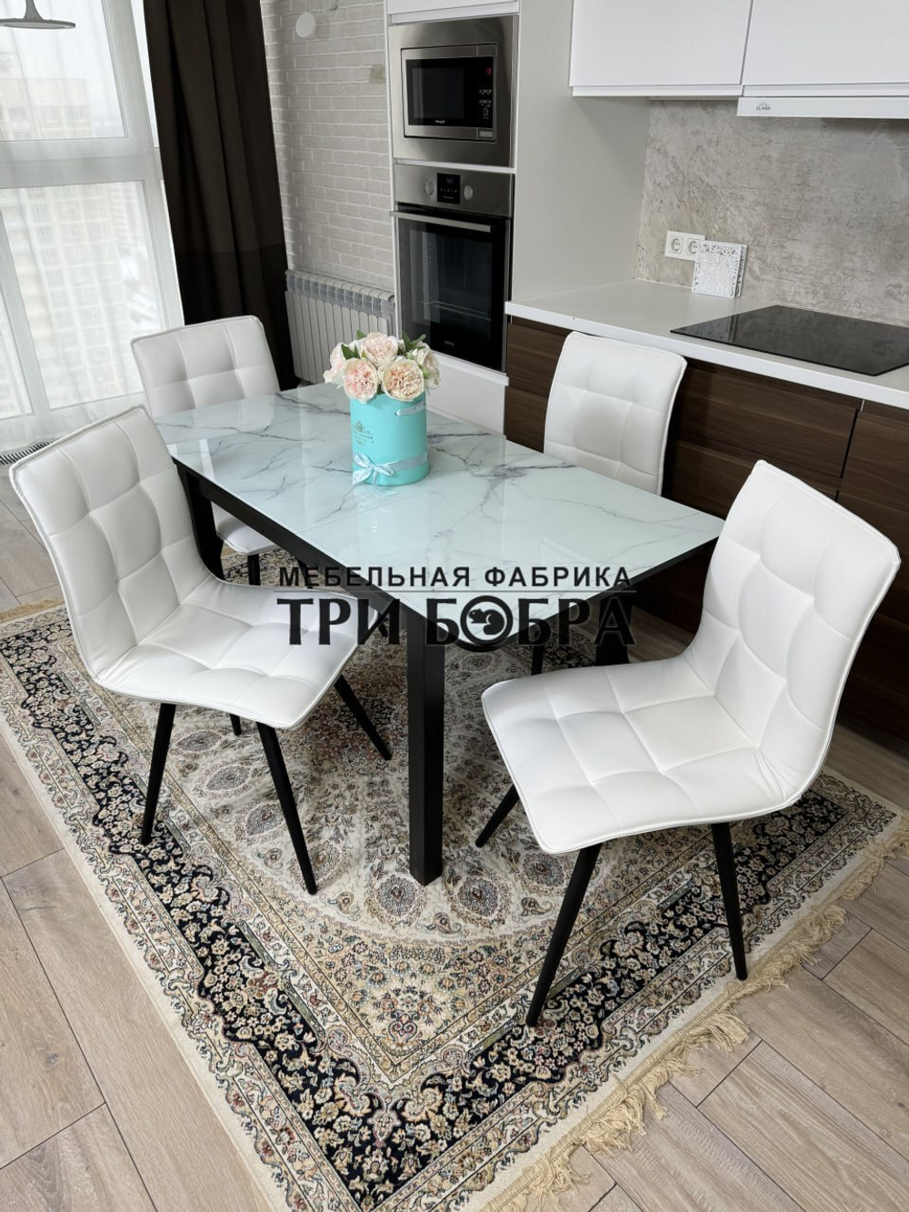 Стеклянный раздвижной стол "Итальянский мрамор" и стулья "ГУЧИ" белый