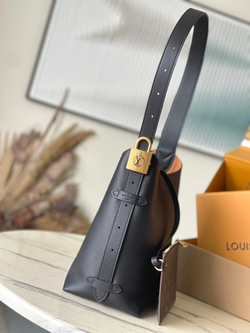 Louis Vuitton Low Key Hobo PM