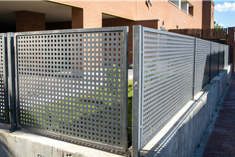 Ограждения и заборы