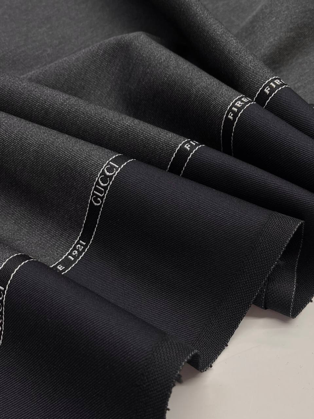 Шерсть костюмная Gucci серая