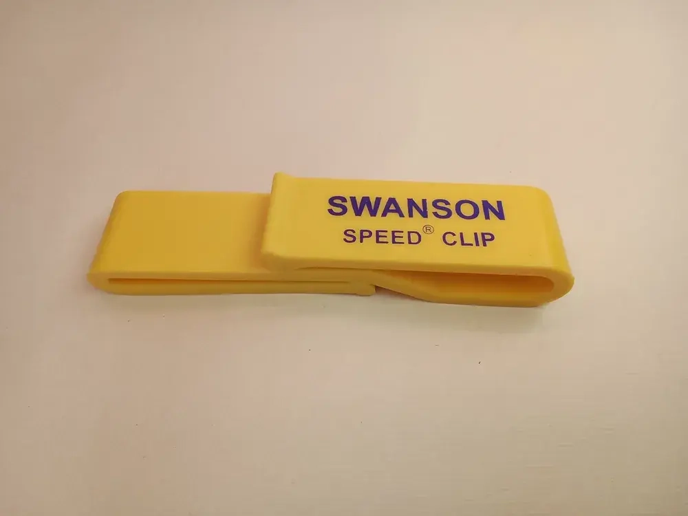 Клипса для ношения угольника Swanson (Свенсон)