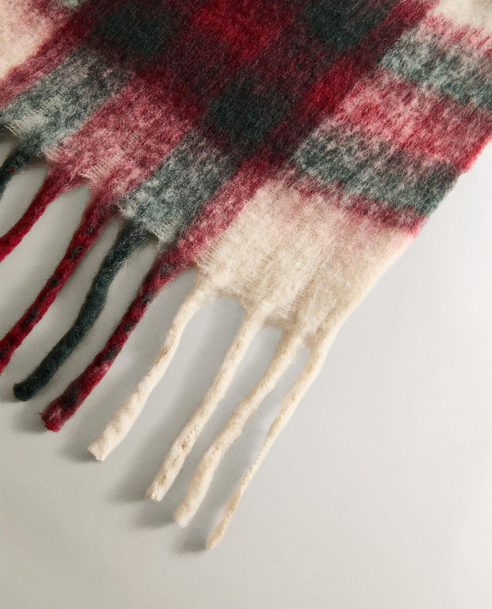 Zara Home - Мягкое клетчатый плед с бахромой, красный, 140x190 см