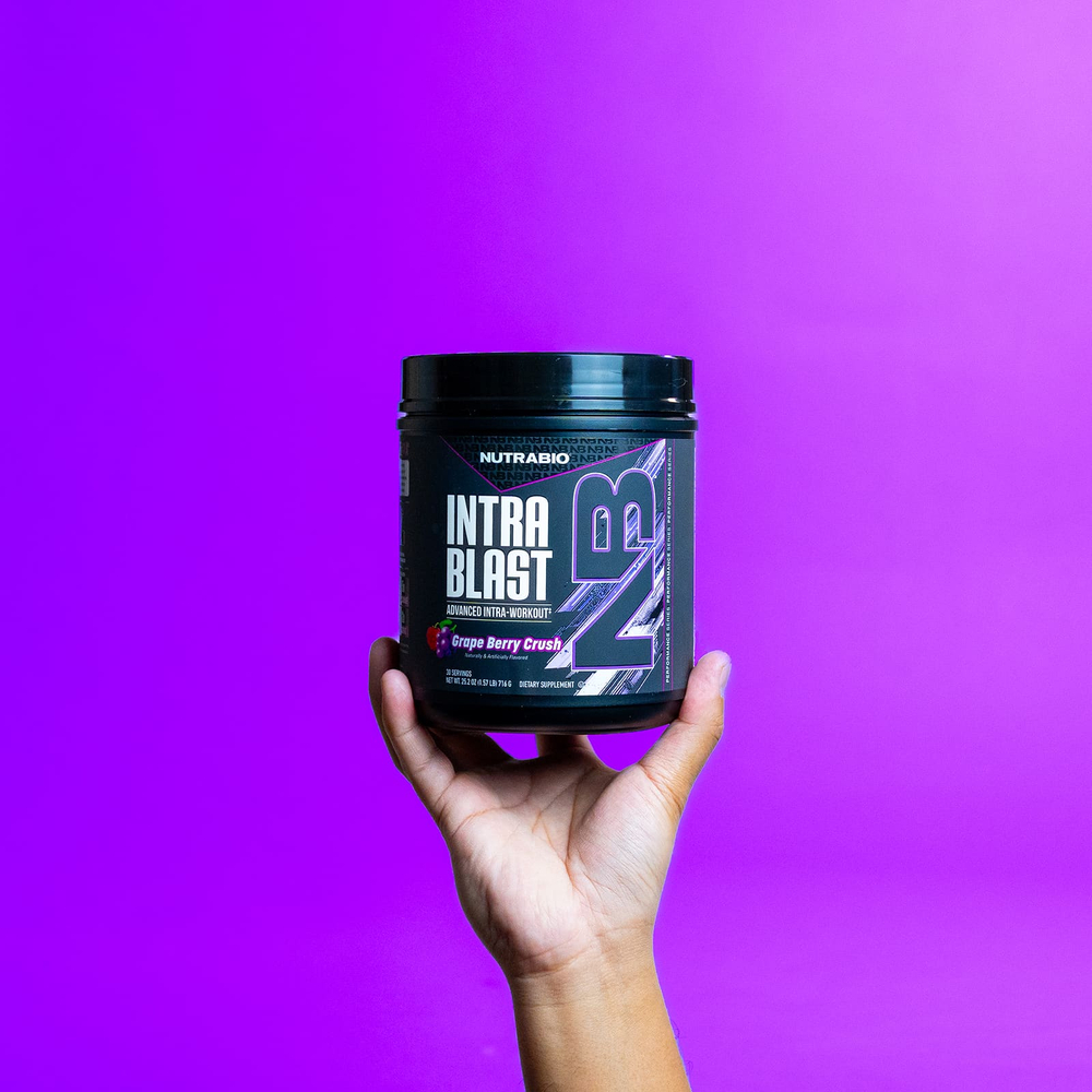 NutraBio, Intra Blast, усовершенствованная добавка во время тренировки, со вкусом винограда, 716 г (1,57 фунта)