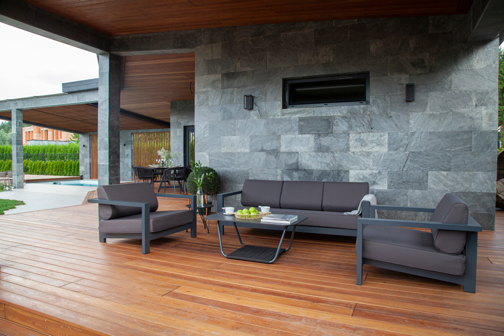 "Гранада" лаунж-зона из алюминия со столиком из HPL