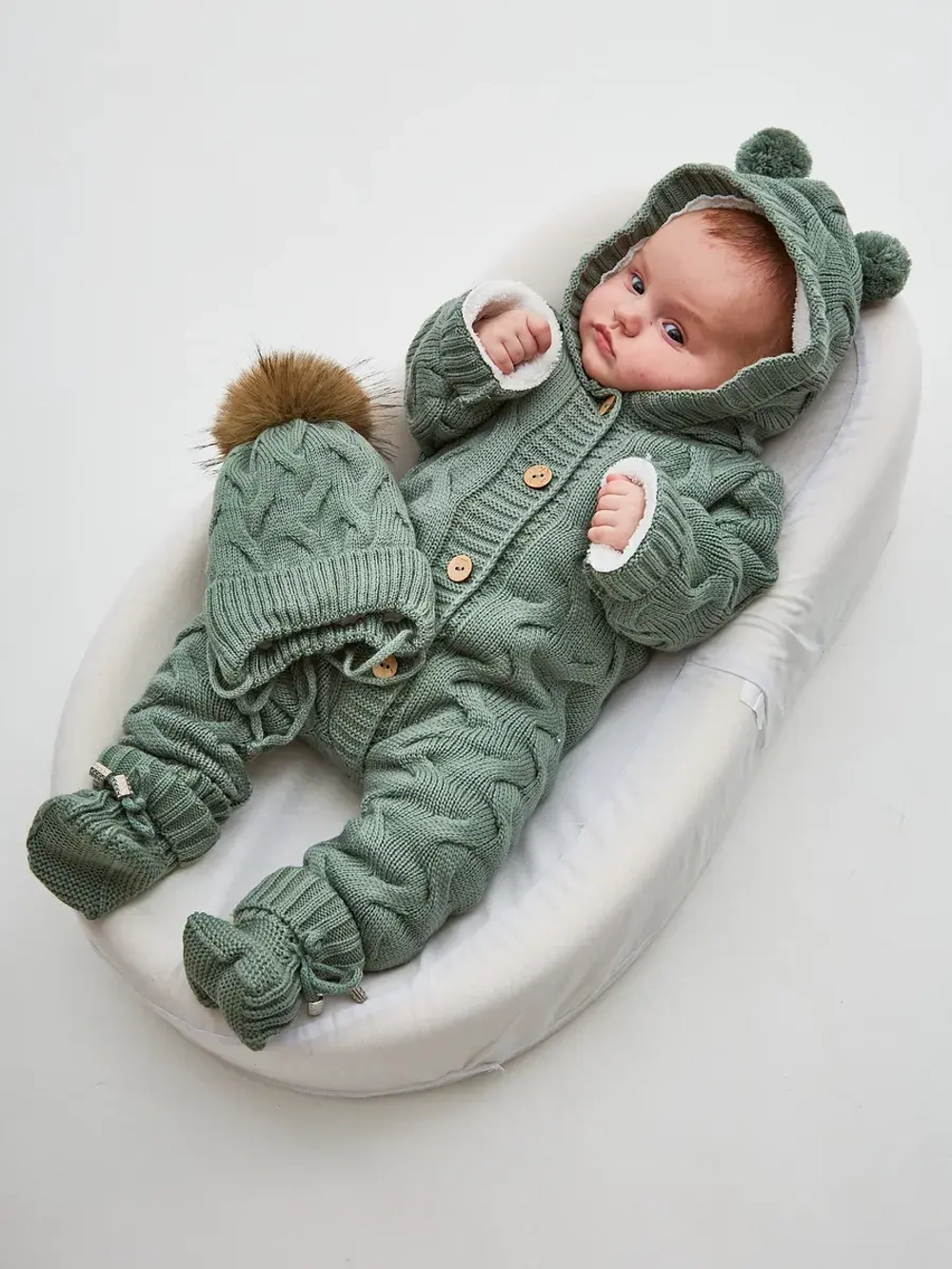 Вязаный комбинезон для новорожденных с мехом