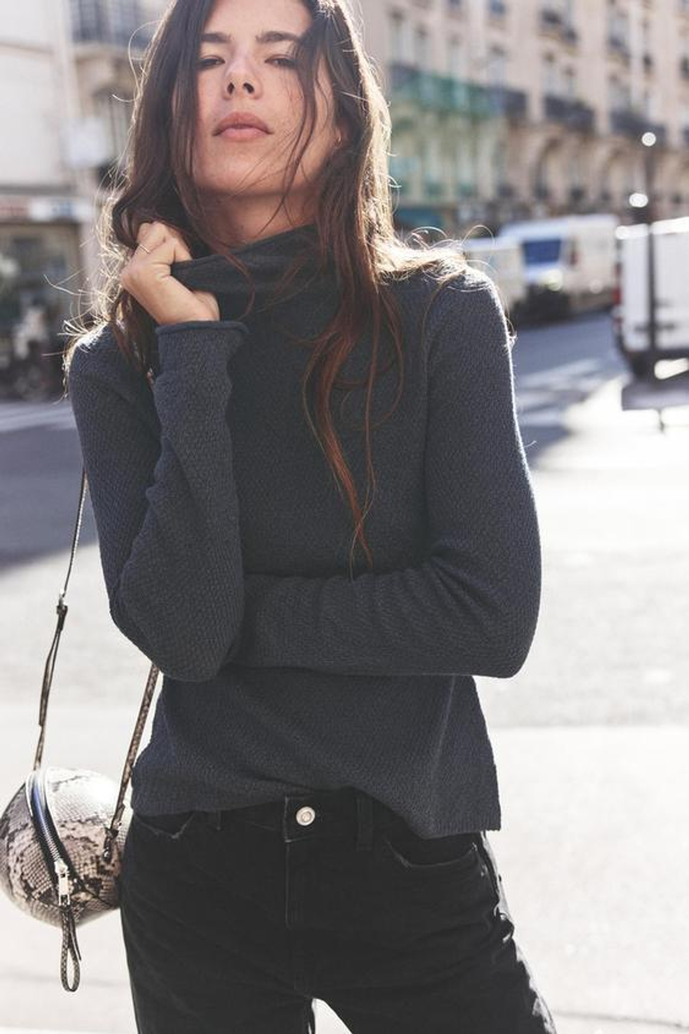 ZARA ТРИКОТАЖНЫЙ ТОП С ВЫСОКИМ ВОРОТОМ, СИНИЙ