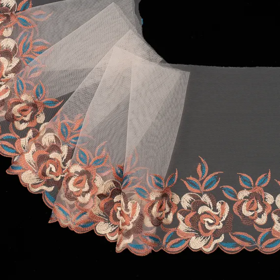 Вышивка на сетке персик/бежевый (левая) 20 см