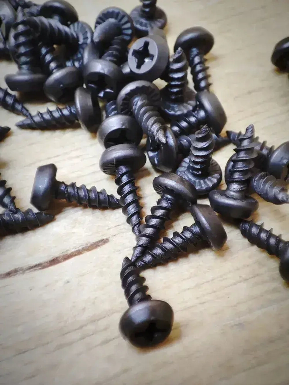 Саморез "клоп" 3,5х11мм (острый наконечник) - 20 штук, универсальный, черный, шлиц Ph-2