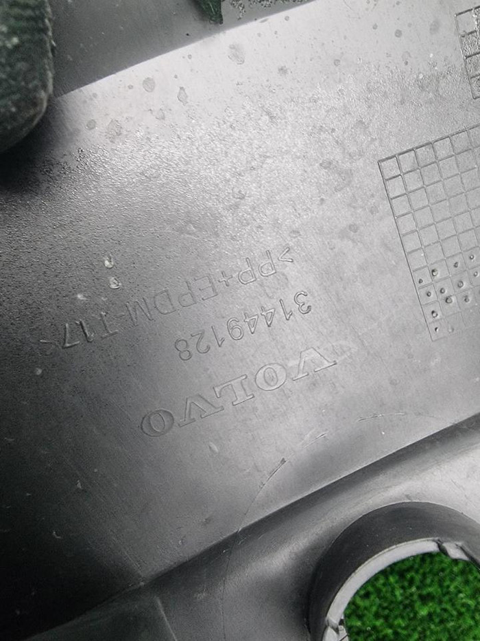 Накладка переднего бампера Volvo XC60 2 (17-21)