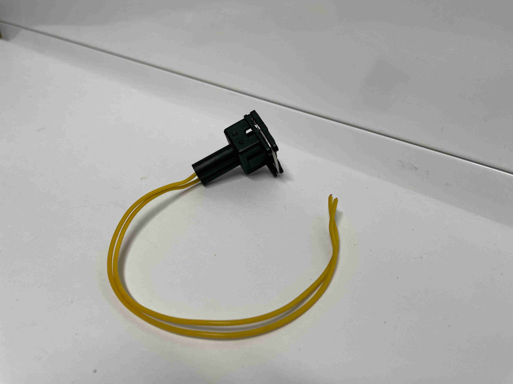 Разъем с проводами для топливного насоса автономки ЭБЕРШПЕХЕР, ВЕБАСТО, ПЛАНАР, КИТАЙ, СПУТНИК, ТЕПЛОСТАР (1 шт)