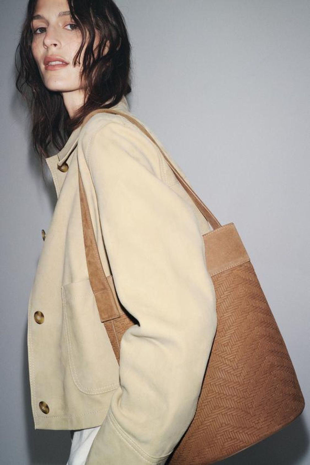 ZARA БОЛЬШАЯ КОЖАНАЯ ПЛЕТЕНАЯ СУМКА-МЕШОК, КОРИЧНЕВЫЙ