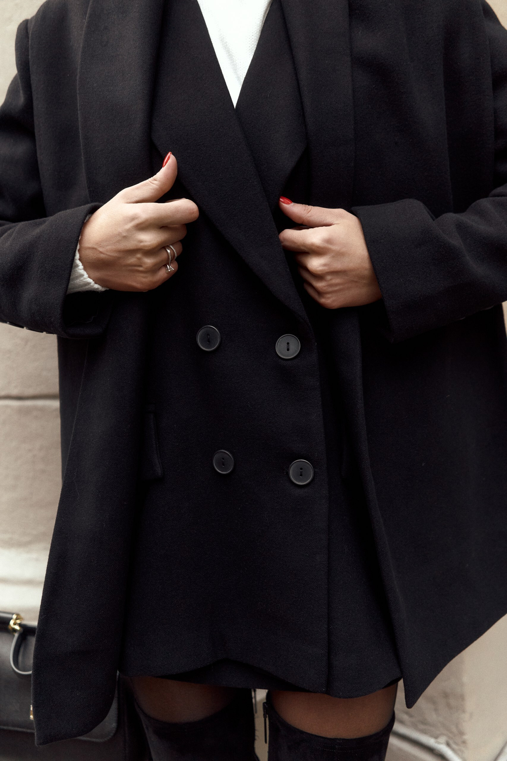 Пальто-пиджак с юбкой в черном цвете