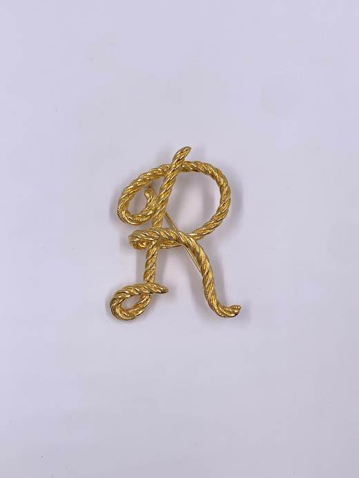 Брошь буква R