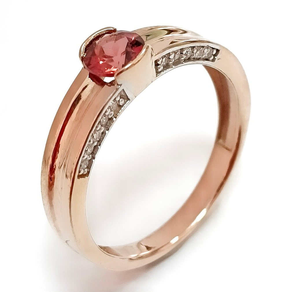 Ювелирное кольцо из серебра с позолотой,вставка гранат,фианиты