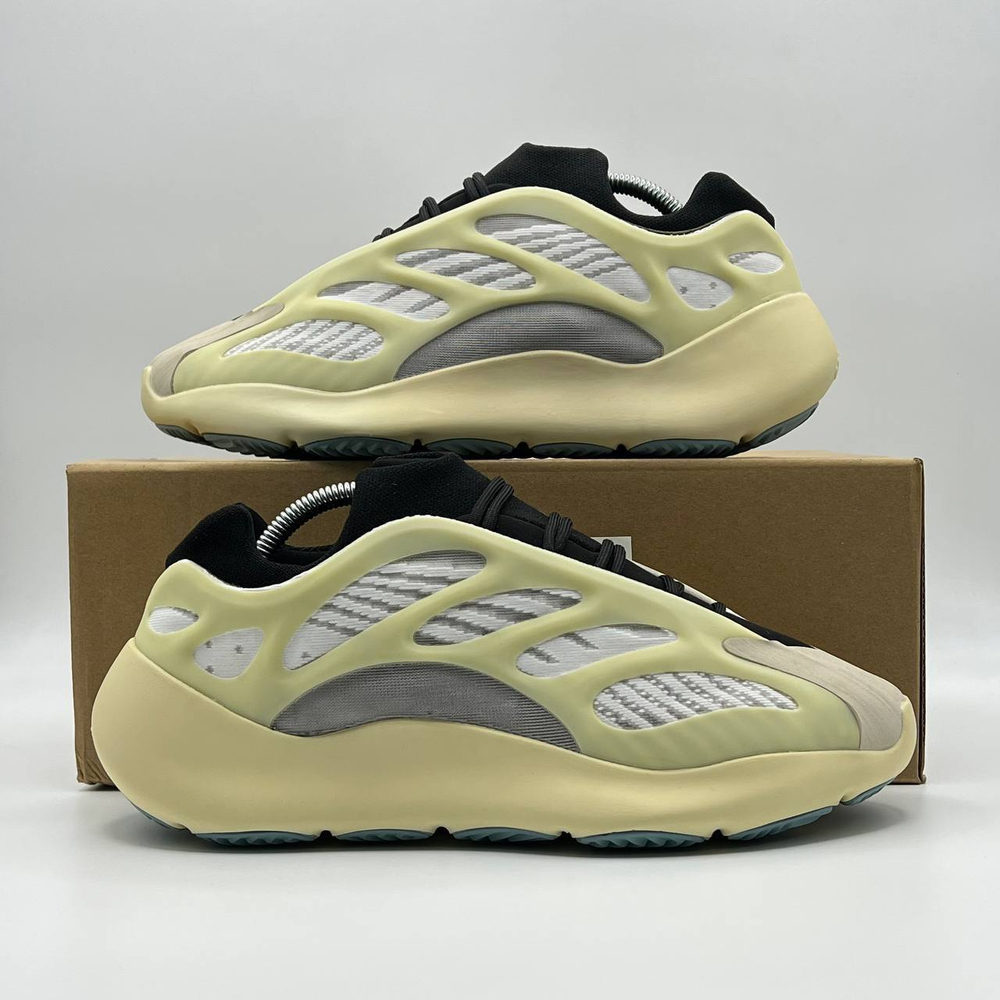 Adidas Yeezy Boost 700