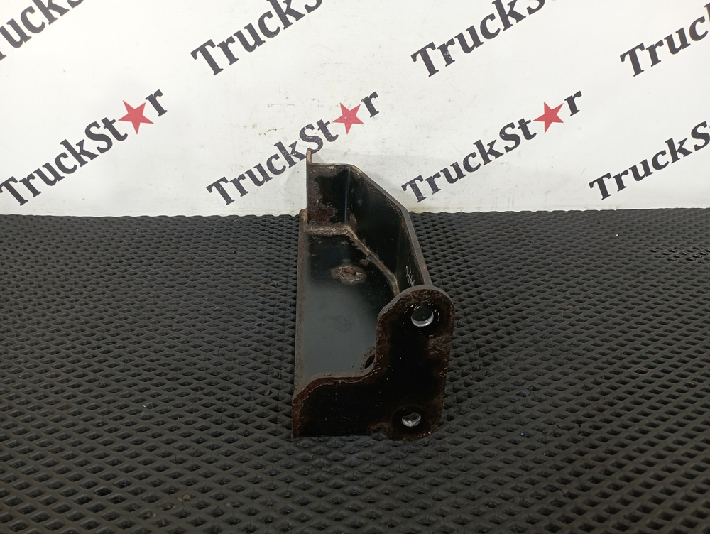 Кронштейн подножки правый 2017г