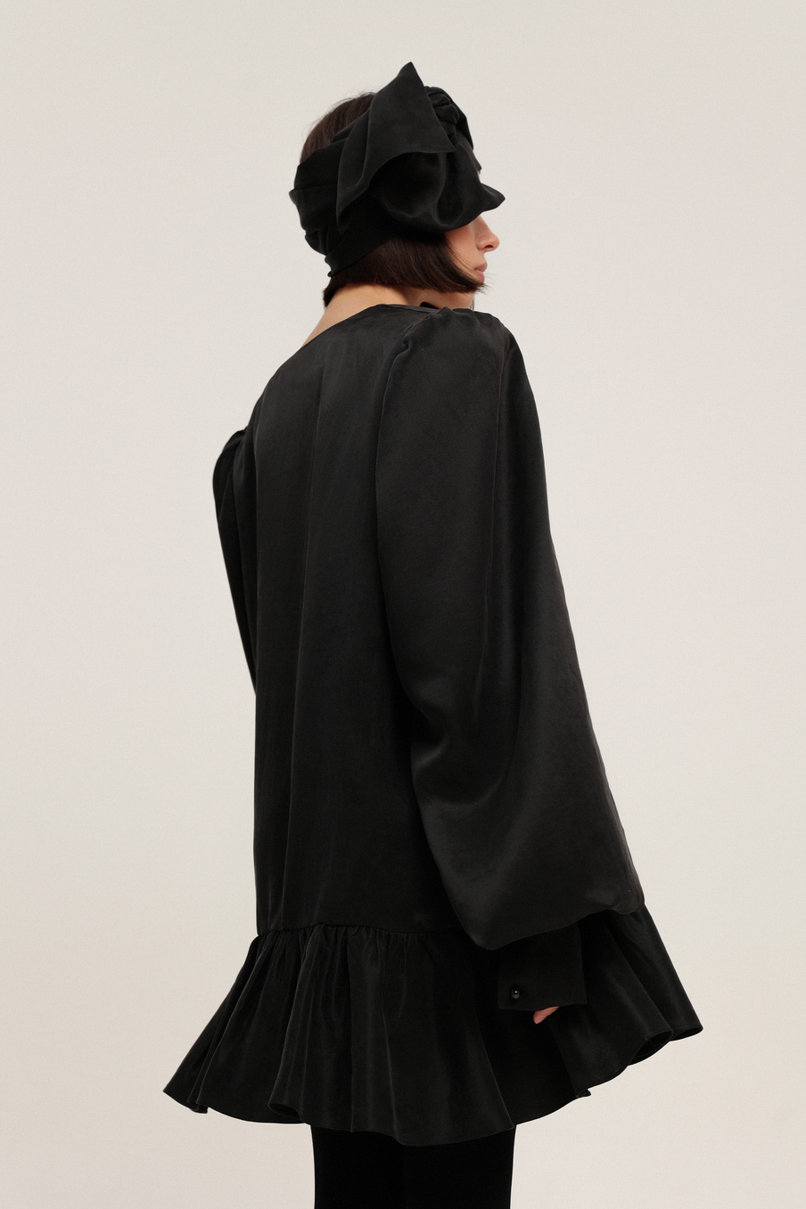 Платье с воланом