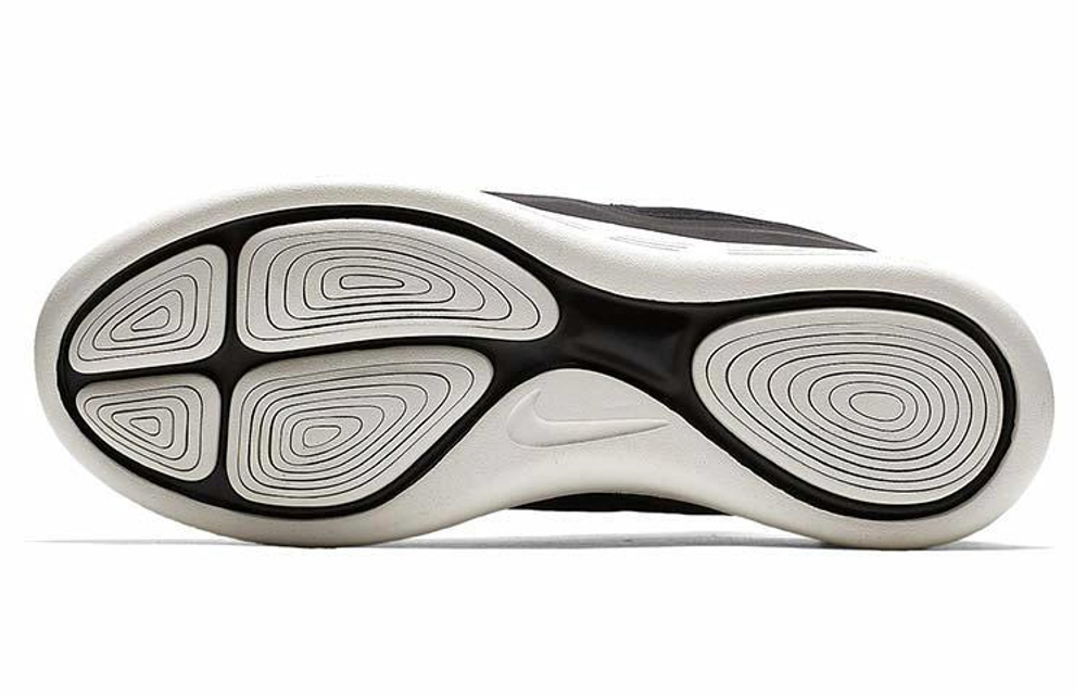 Кроссовки Nike Lunarcharge Essential