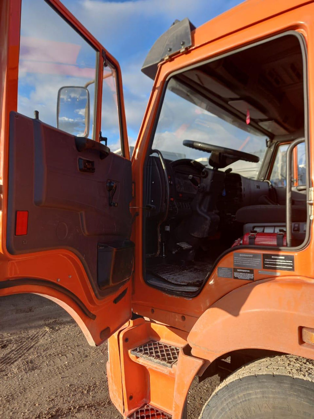 КамАЗ 45143 6x4 Зерновоз 45143-50 (Дизельный, 11,8 л, 300 л.с., МТ)