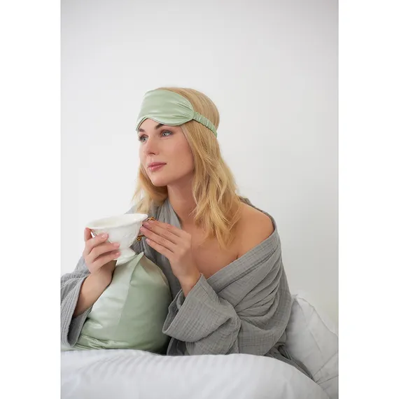 Маска для сна из натурального шелка мятного цвета из коллекции essential