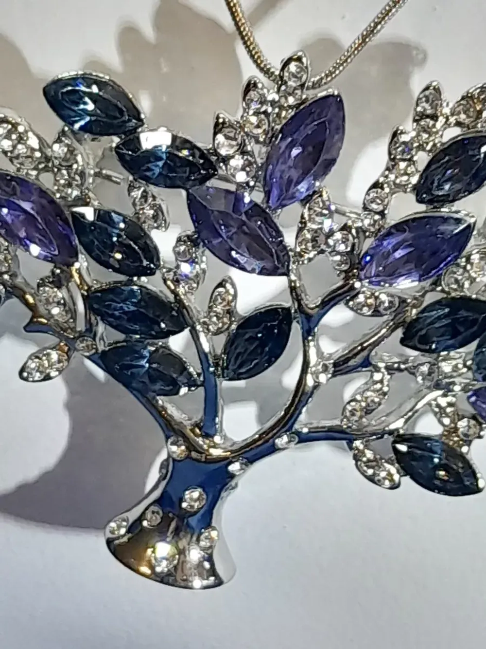 Брошь-кулон "Дерево большое с голубыми стразами" серебро
