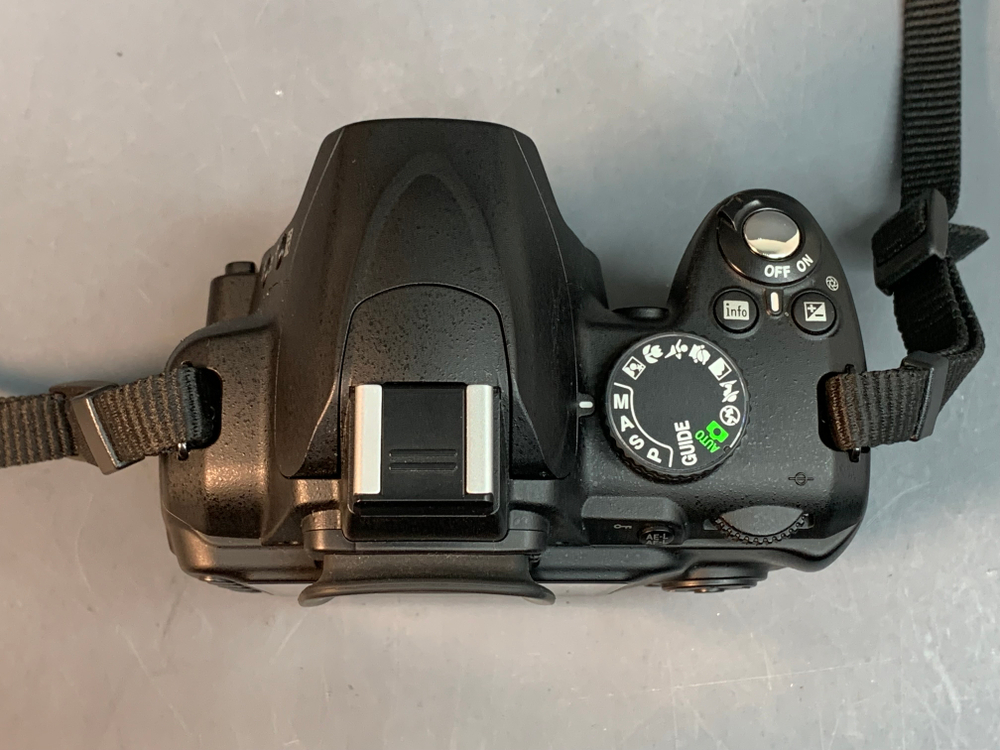 Nikon D3000 Kit 18-55mm 3.200 Кадров