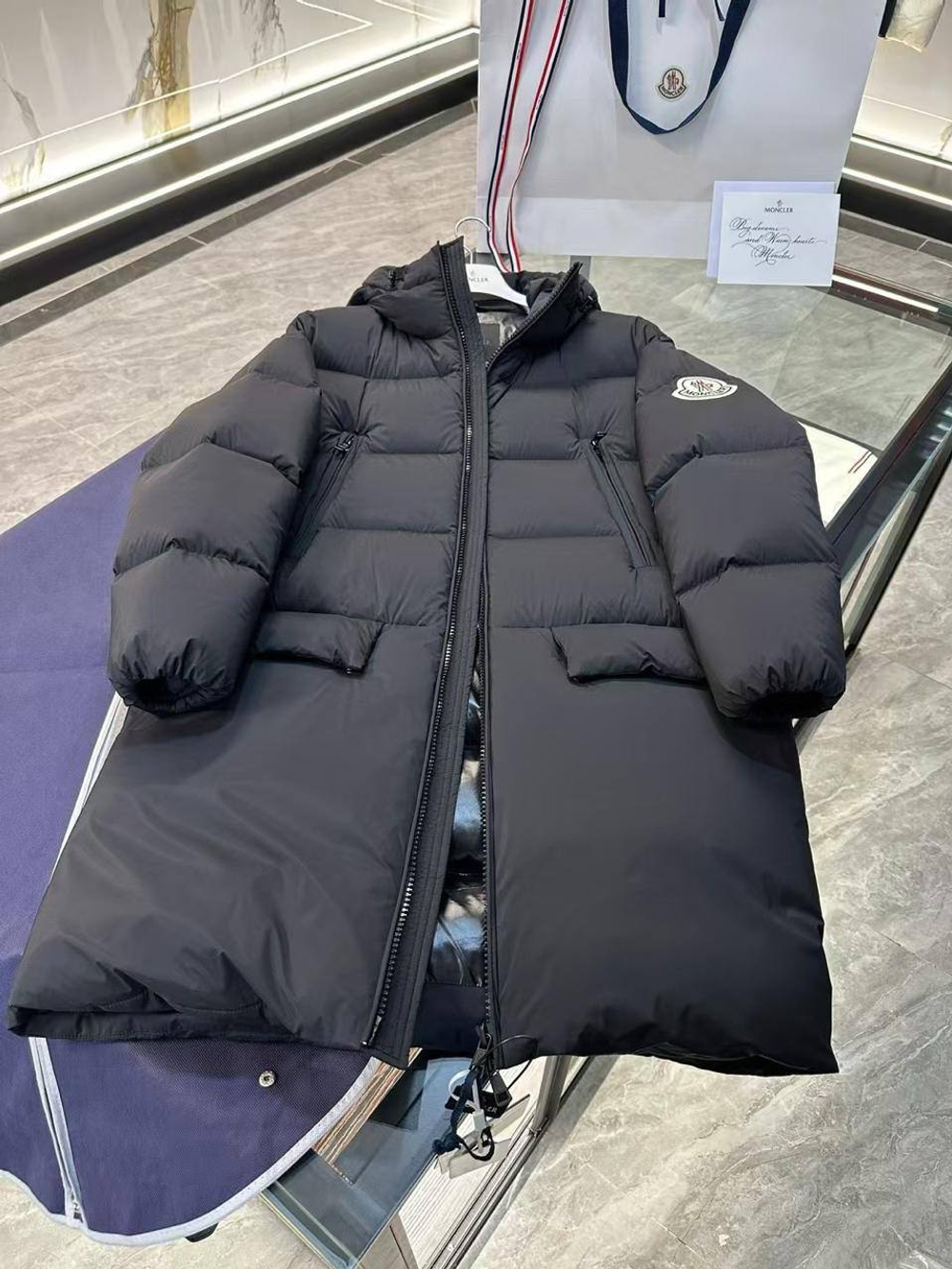 Пуховик Moncler