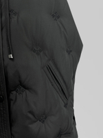 Жилетка однотонная на молнии и кнопках с капюшоном и вышитым узором