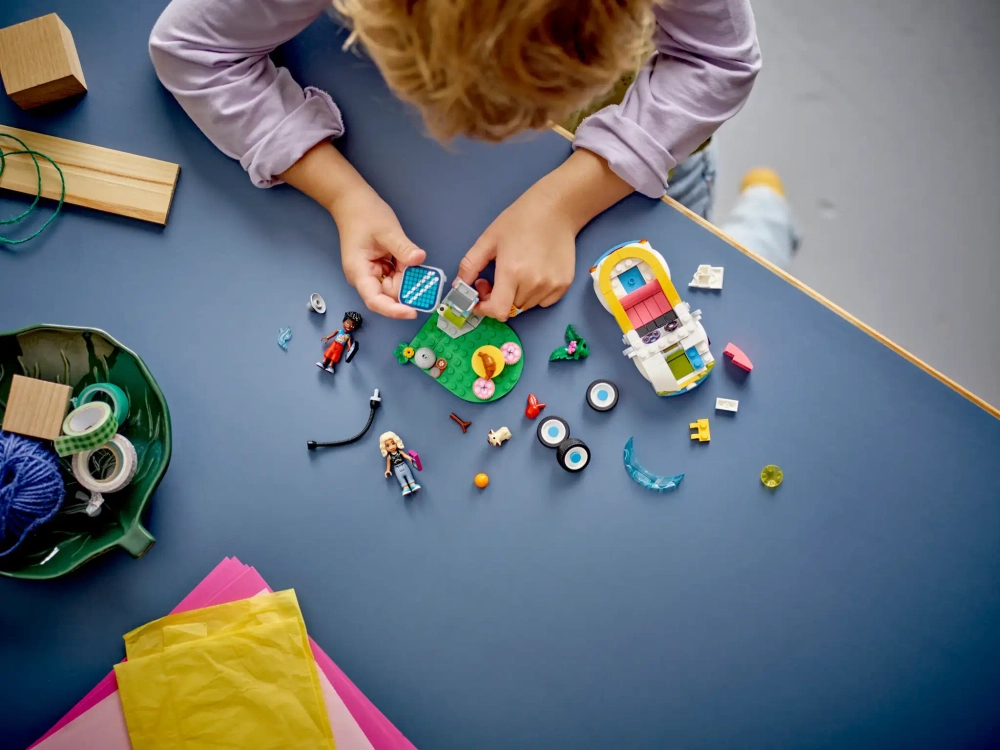 Конструктор LEGO Friends 42609 Электромобиль и зарядное устройство