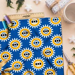 Ткань футер 2-х нитка солнечные глаза на голубом фоне