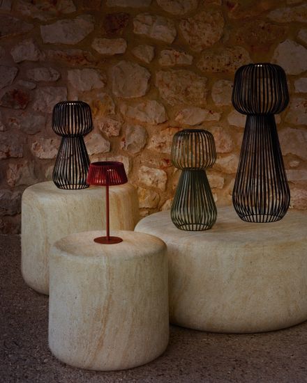 Настольная лампа Reiba металл зеленого цвета на солнечной батарее