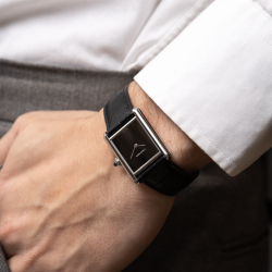 CARTIER TANK DE Quartz Movement Women"s Watch Watch 33.7*25.5mm 33.7*25.5mm Black Dial Crocodile Leather Strap