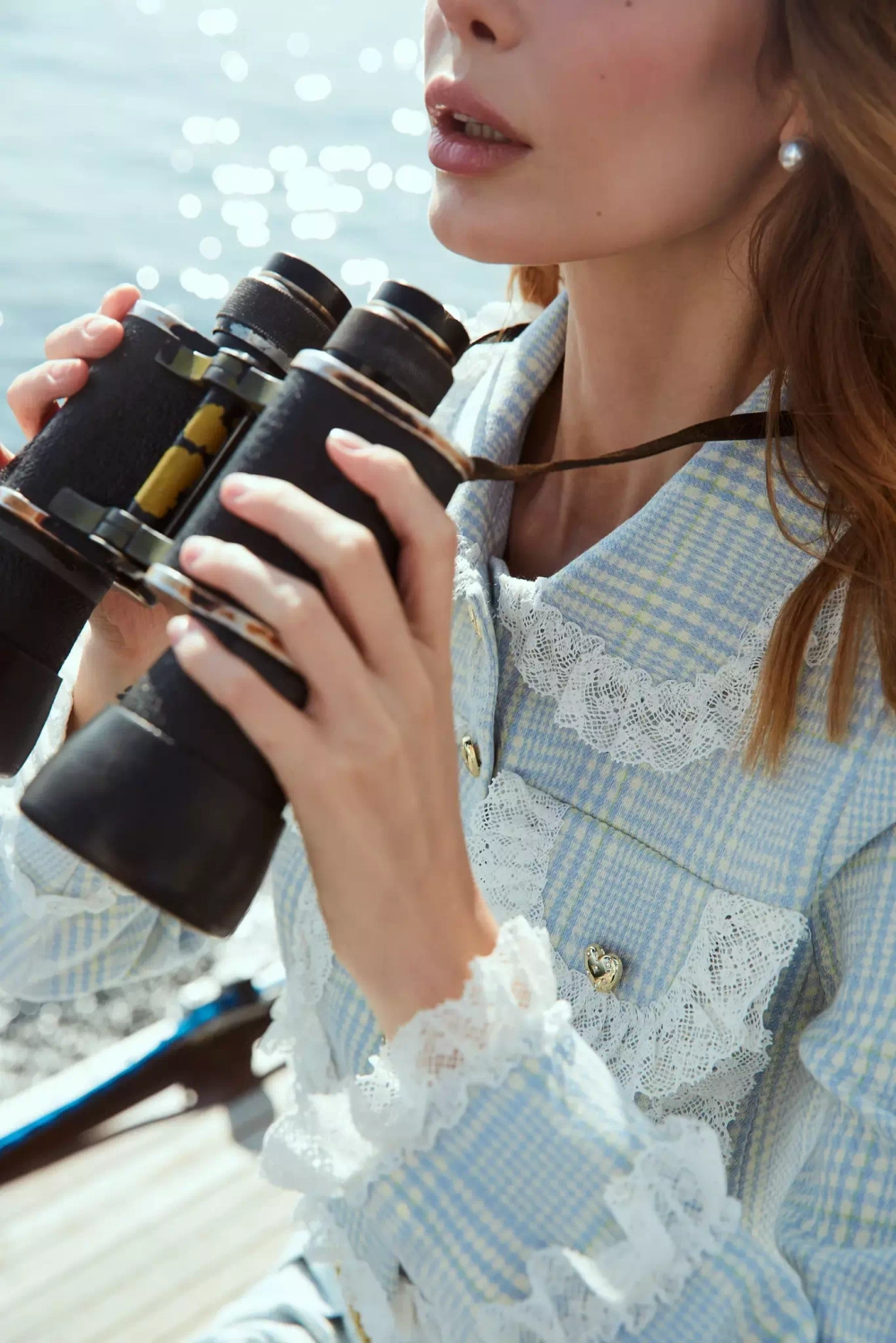 Укороченный жакет с накладными карманами