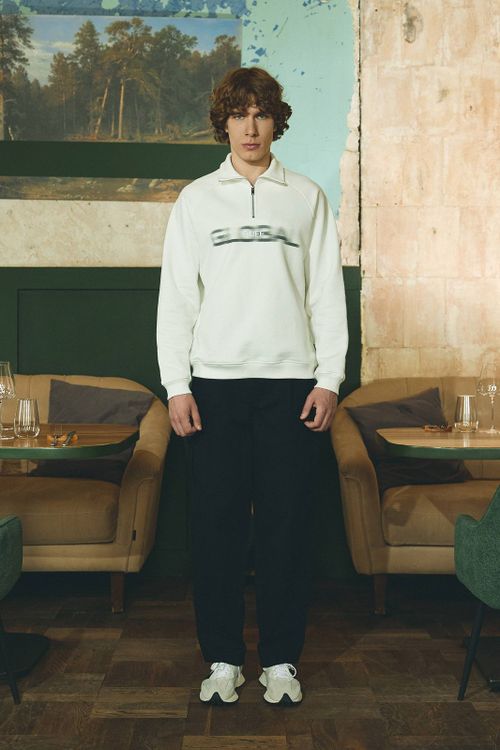 Толстовка на молнии молочная