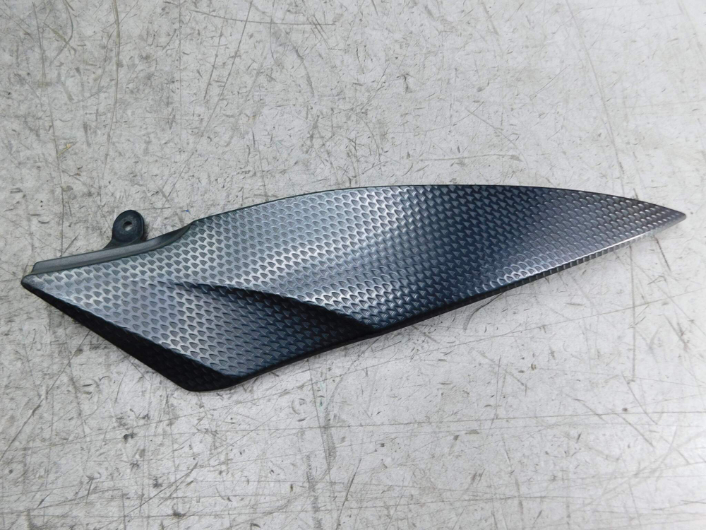 пластик боковой правый Yamaha YZF-R1 2007 4C8-24139-00-00