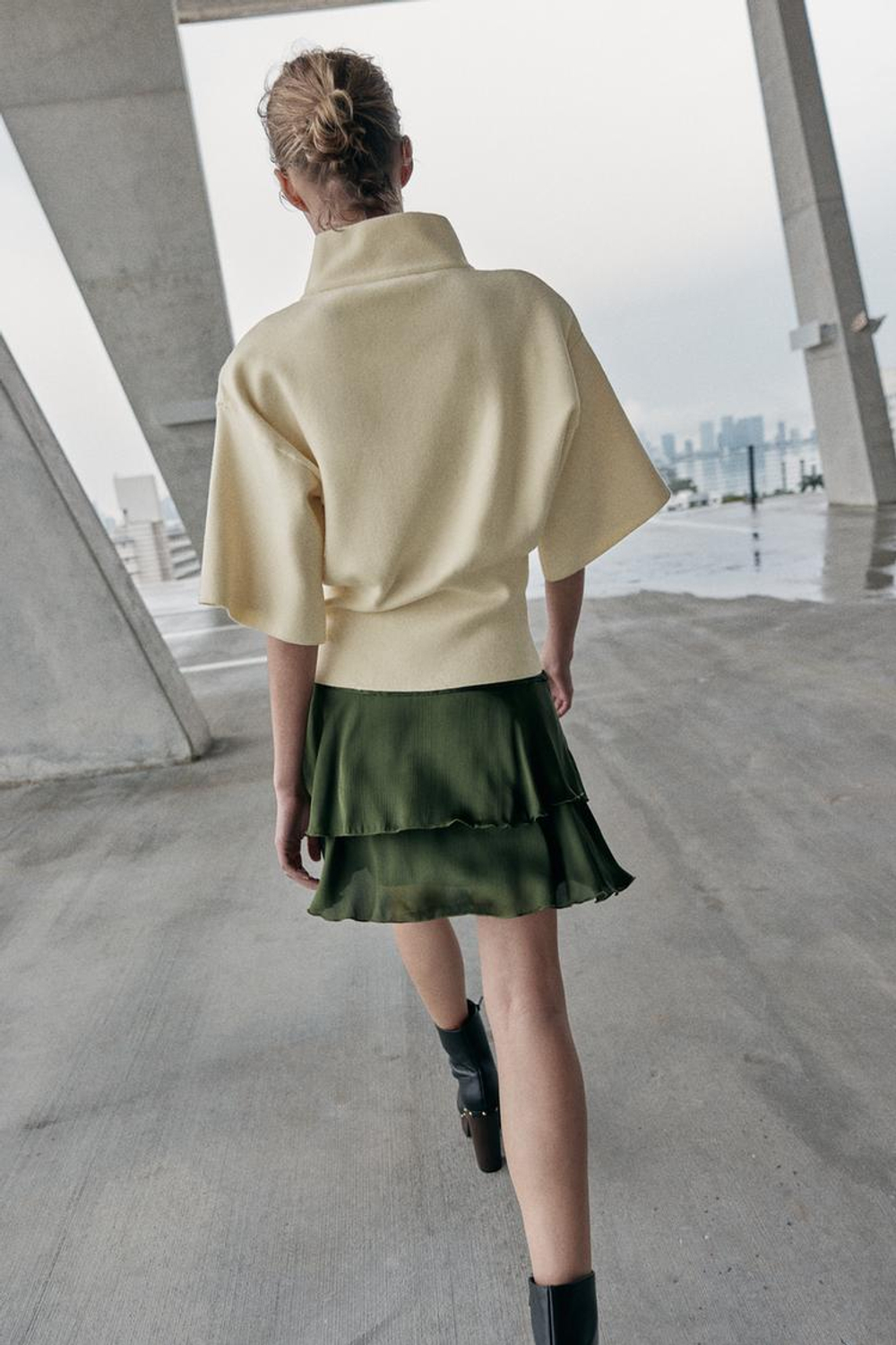 ZARA ВЯЗАНЫЙ ДЖЕМПЕР С КОРОТКИМ РУКАВОМ И ПОДПЛЕЧНИКАМИ, ЦВЕТ СЛИВОЧНОГО МАСЛА