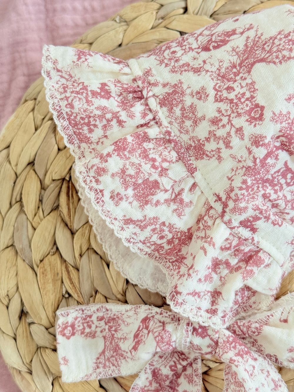 Чепчик муслиновый с кроше