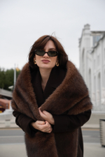 Меховой шарф с карманами шоколад