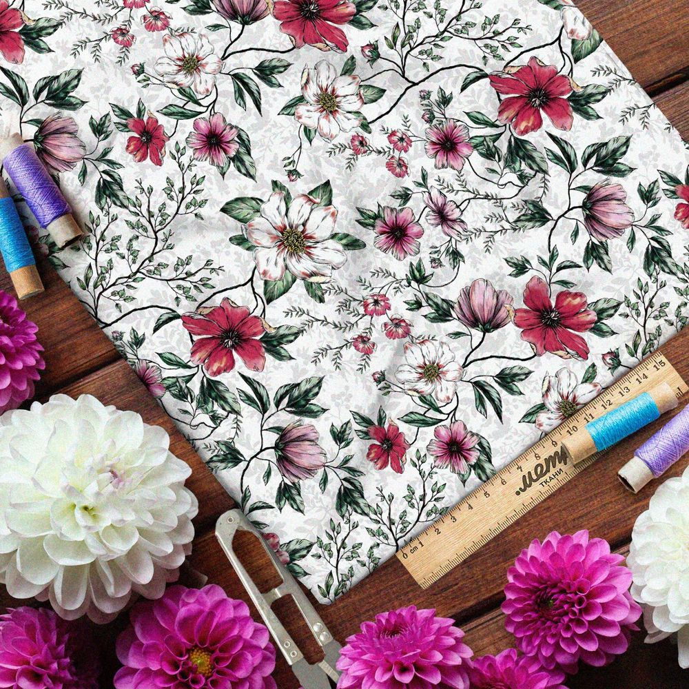 Ткань барби яркие цветы и листья с контуром на белом фоне